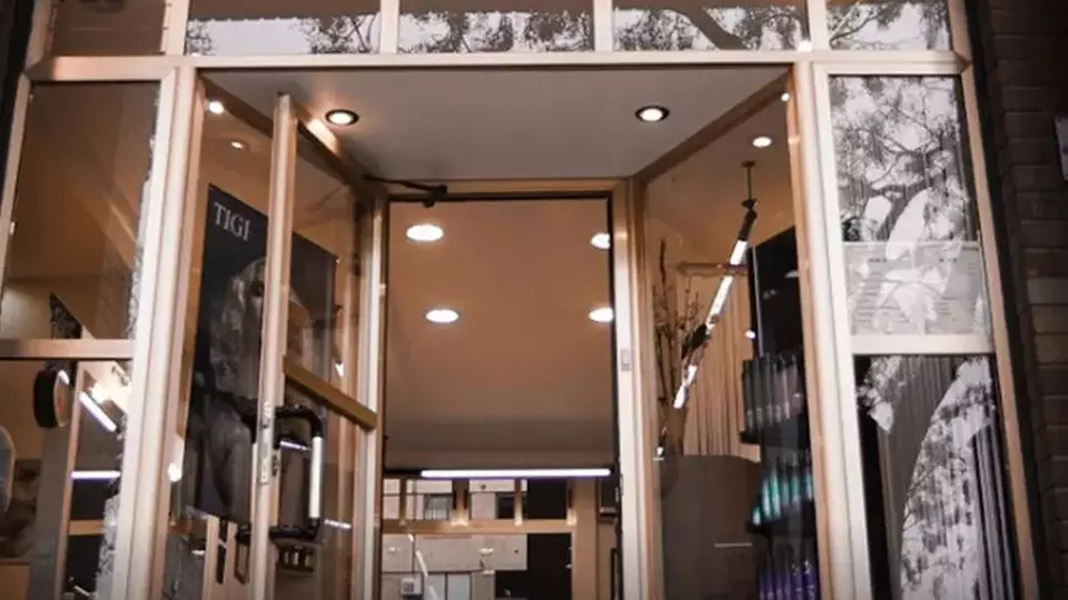 Sesión de peluquería para cabellos rizados con método curly en NMQ