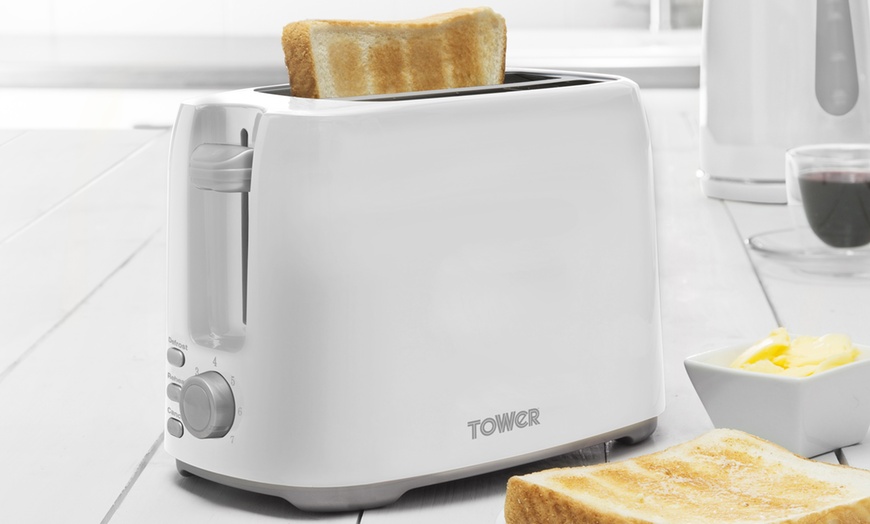 Image 31: Tower Toaster and Kettle Set