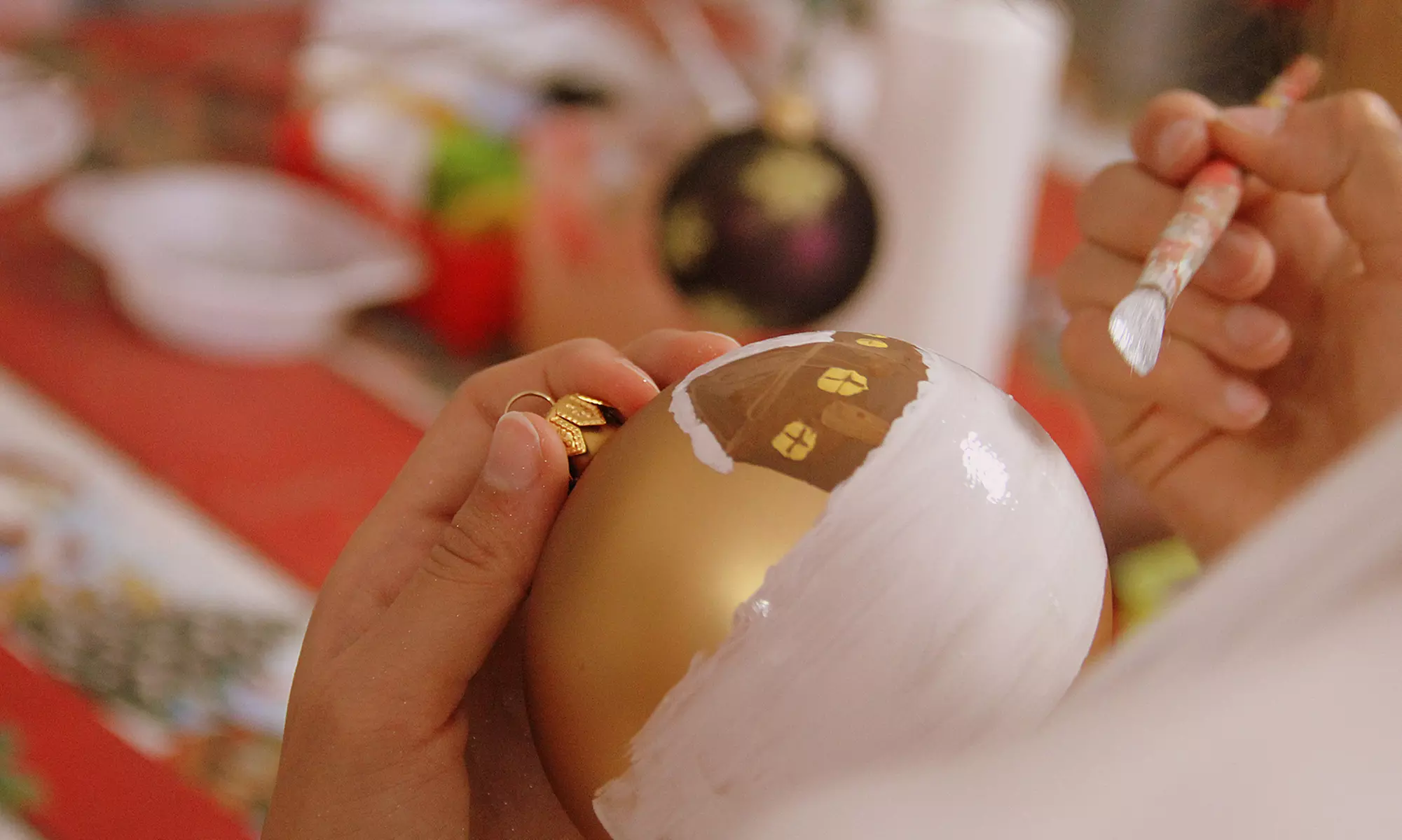 Zwiedzanie fabryki bombek i warsztaty plastyczne dla nawet 4 osób