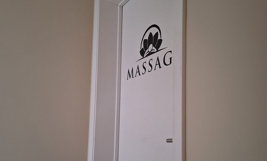 Image 7: Van voet tot hoofd: voetreflexologie of energetische hoofdmassage