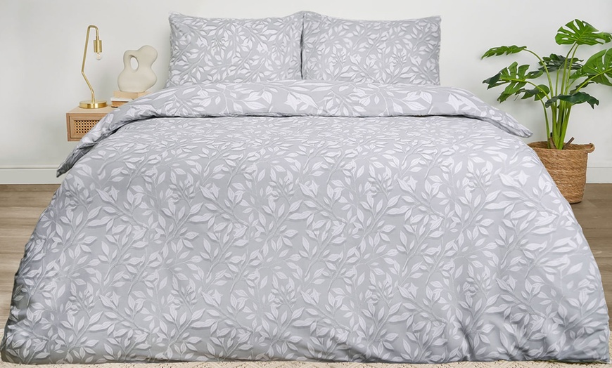 Image 2: Leaf Print Reversible Duvet Set