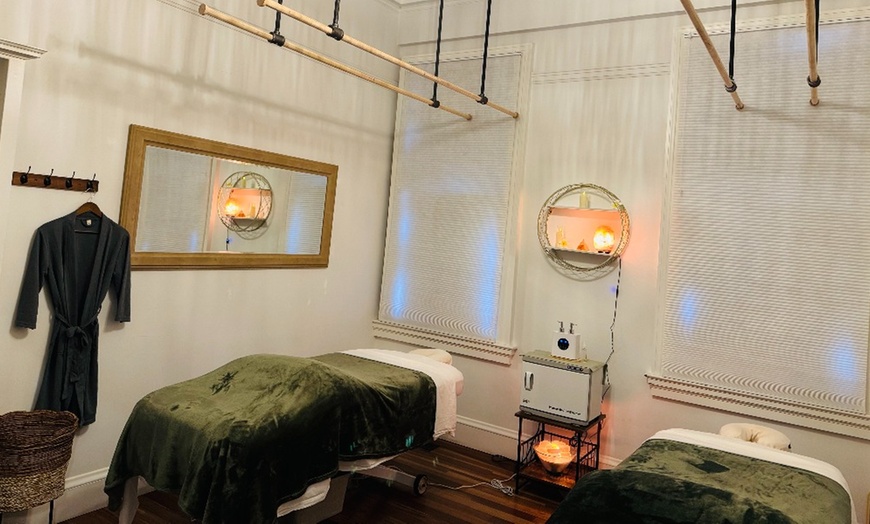 Image 2: Combination Ritual, Himalayan Salt Stone, Thai Aroma / Swedish Massage