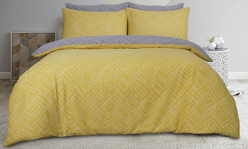 Image 2: Pieridae Reversible Duvet Set