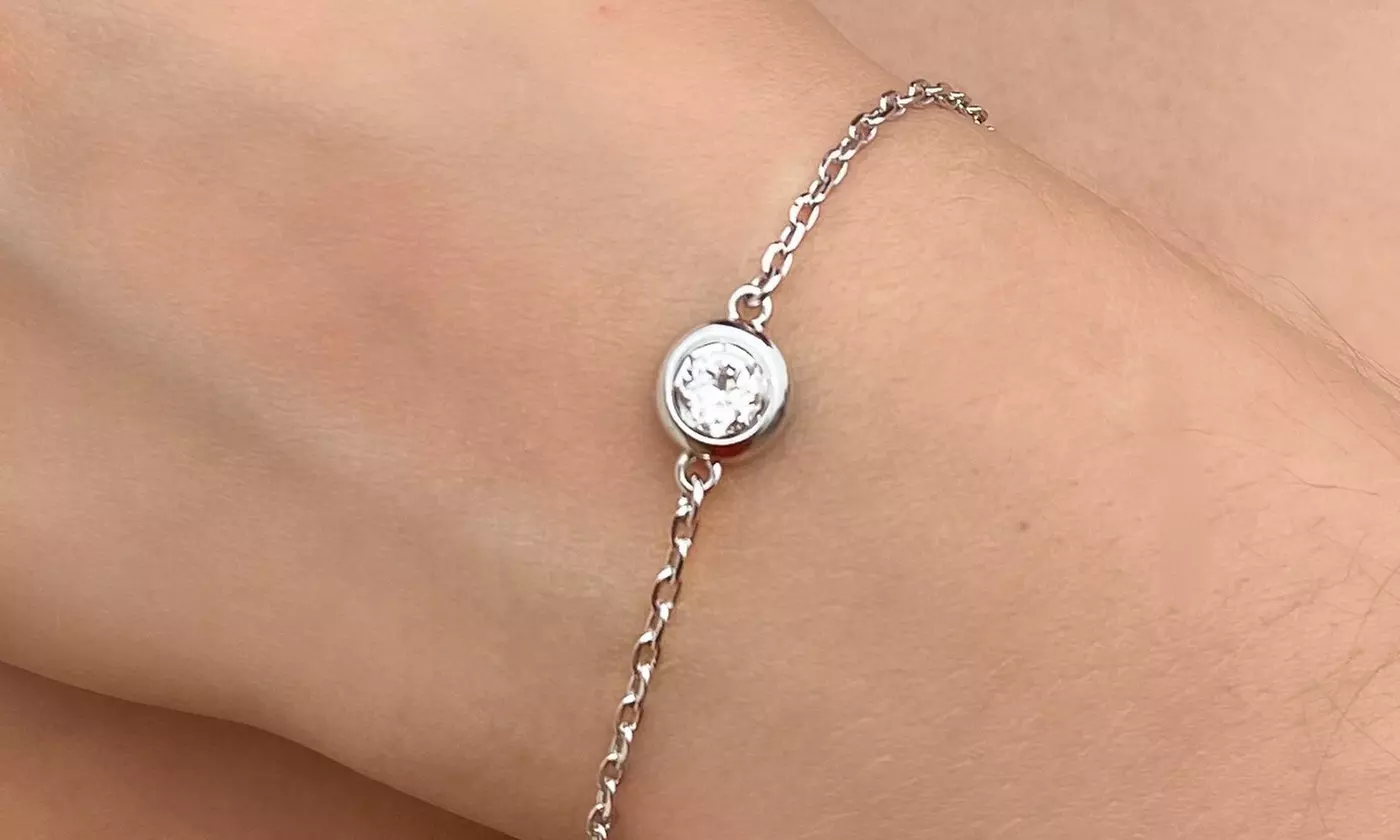 Collane, orecchini e bracciali con cristalli