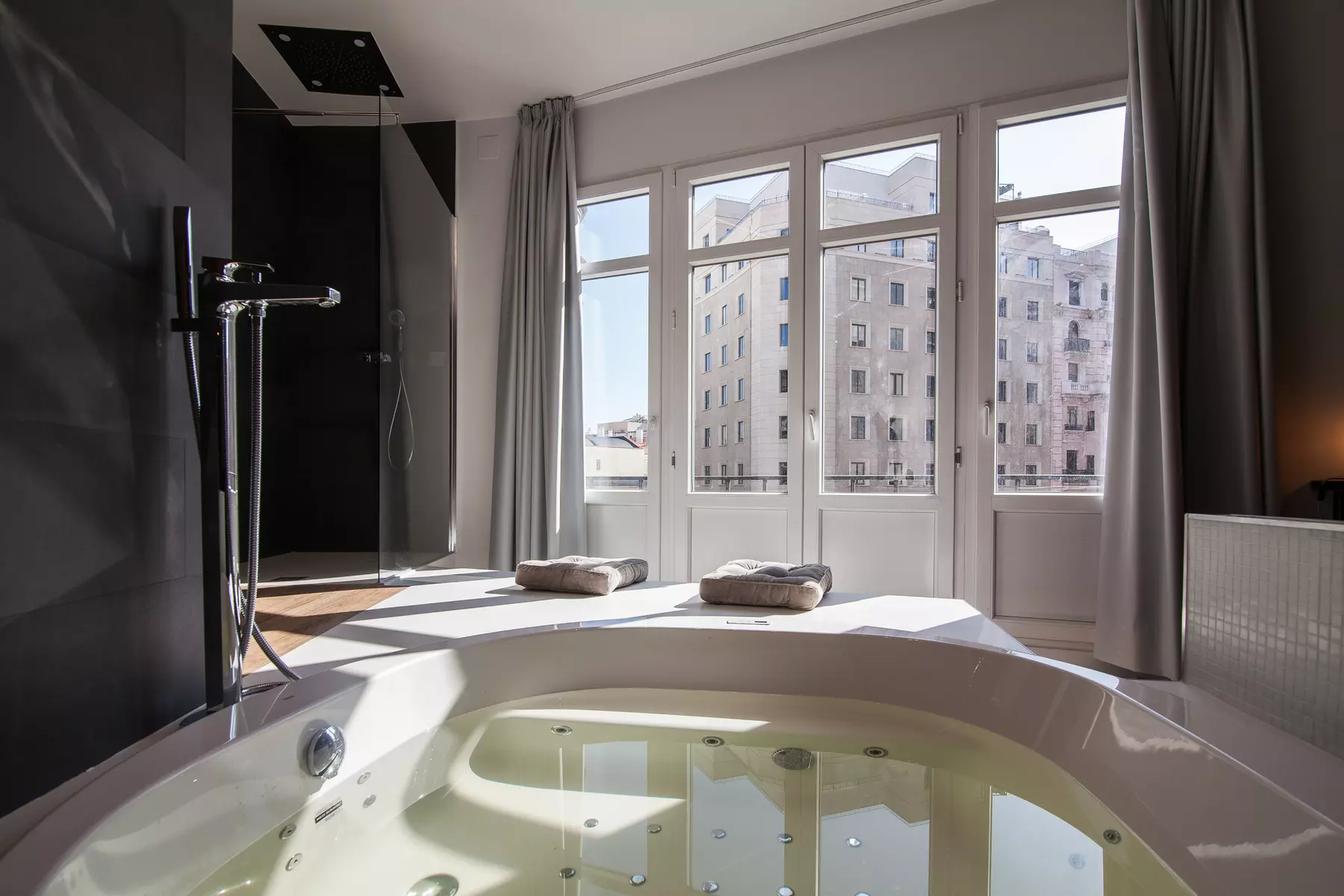 Madrid: standaard, deluxe of tweepersoonskamer met uitzicht op de stad