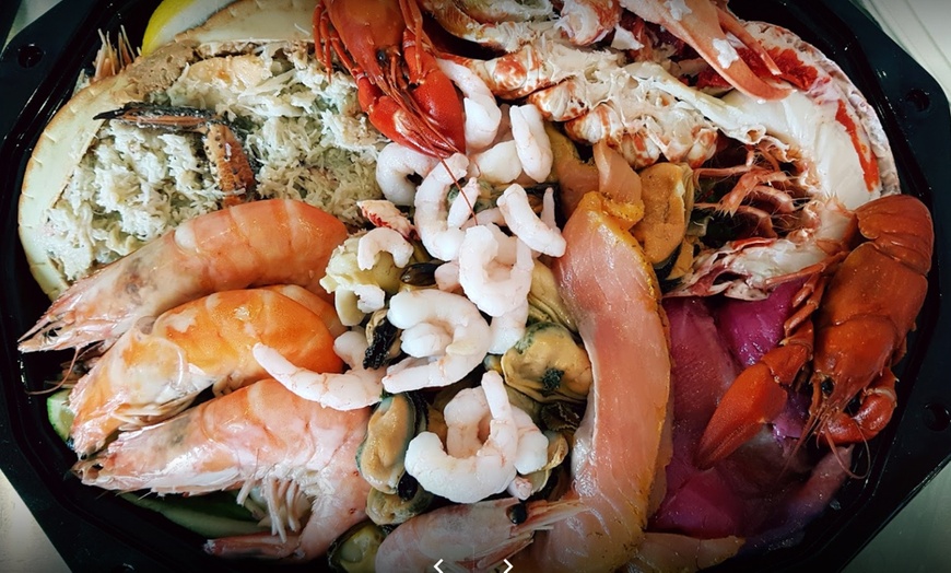 Image 4: Lobster and Crab Seafood Platter