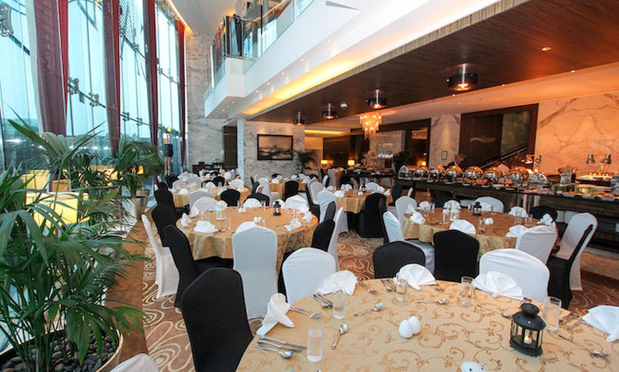 Image 2: 5* Iftar Buffet at Bonnington Hotel