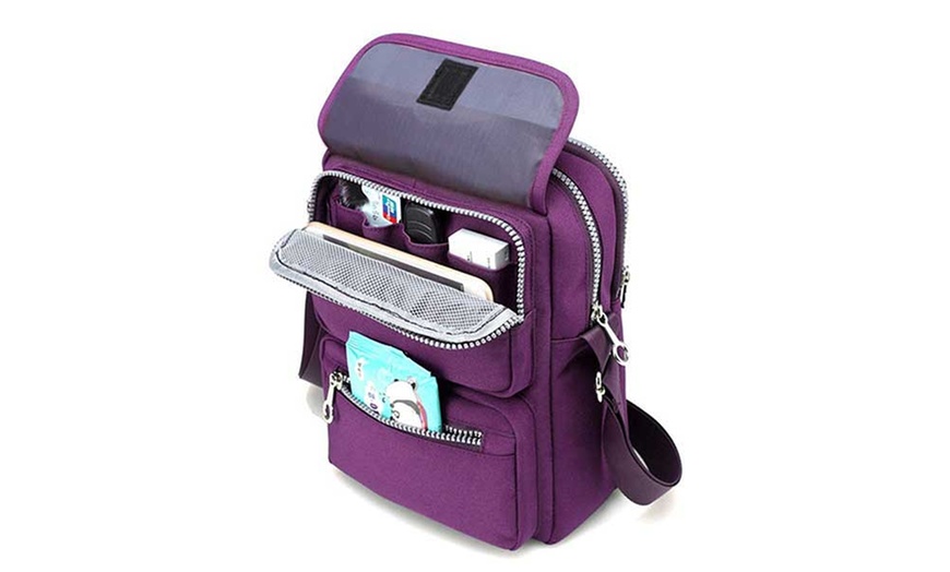 Image 5: Multi-Pocket Travel Bag