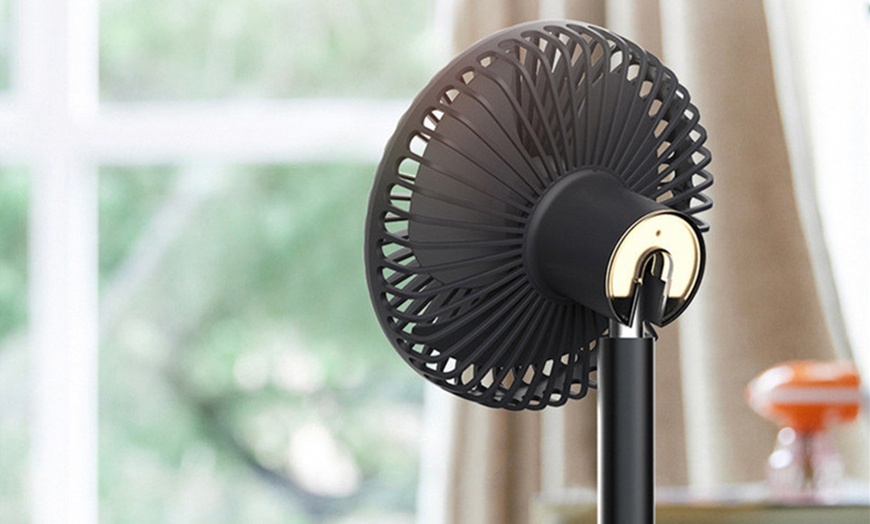 Image 6: Mini Fan with Wireless Charger