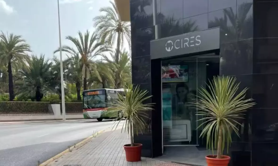 1 o 2 retenedores de ortodoncia transparente con limpieza bucal