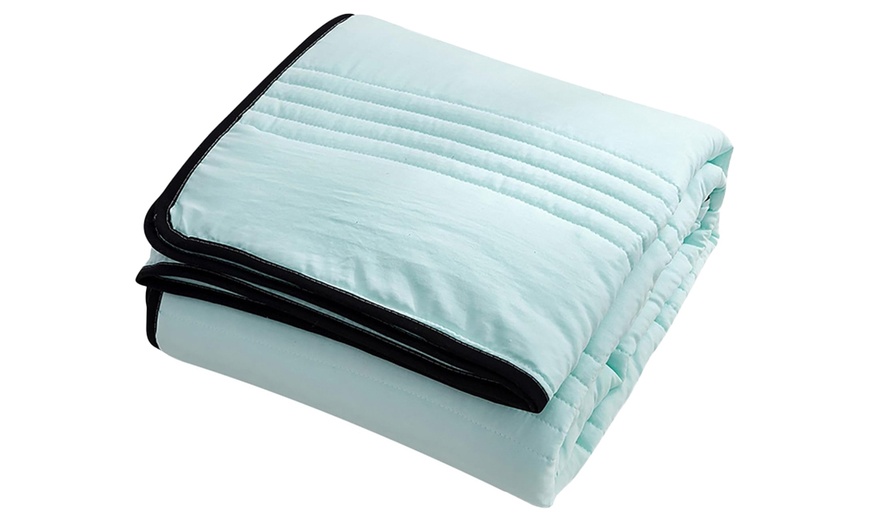 Image 5: Air-Conditioned Thin Quilt