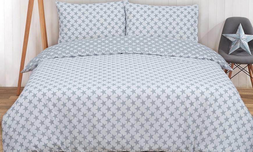 Image 2: Stars Reversible Duvet Set
