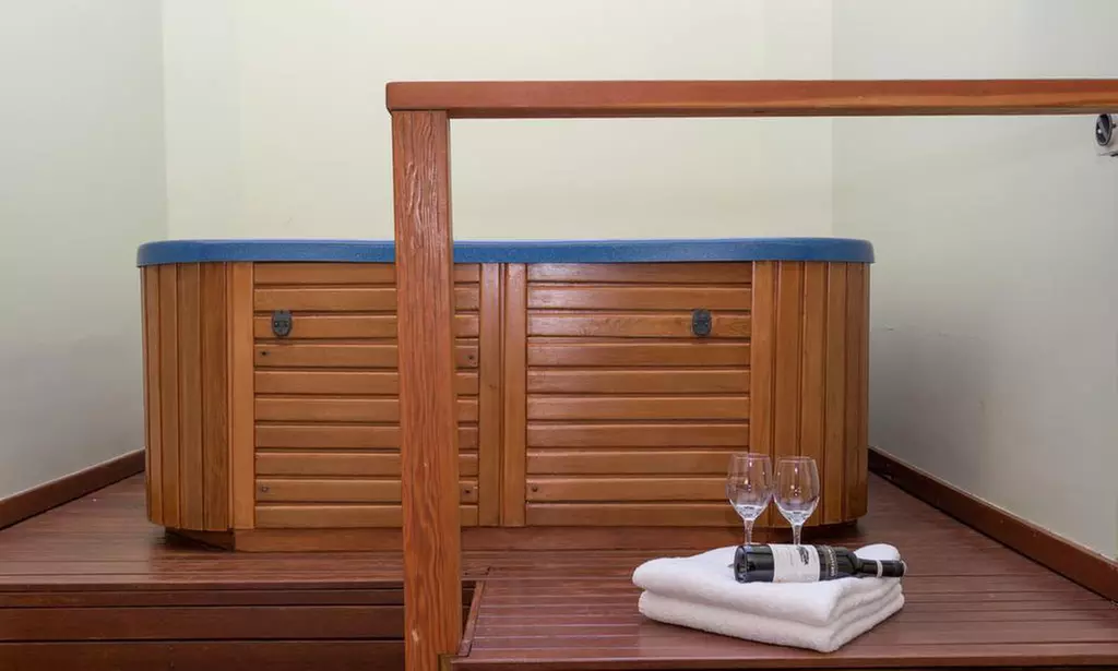 Katoomba: Up to 3-Night 4* Break with Wine and Late Check-Out