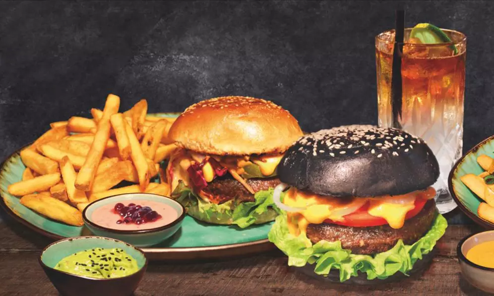 Burger inkl. Beilage und Getränk für 1 bis 4 Personen bei Bidges & Sons (bis zu 42% sparen) - Primary Image