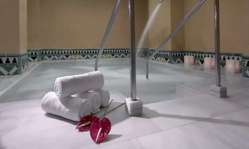 Evoca los sentidos con un circuito de spa para 2 en baños árabes
