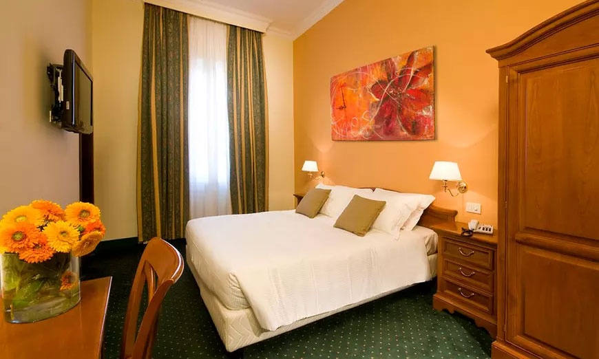 Image 4: Rome: Superior Double Room with Breakfast and Aperitif