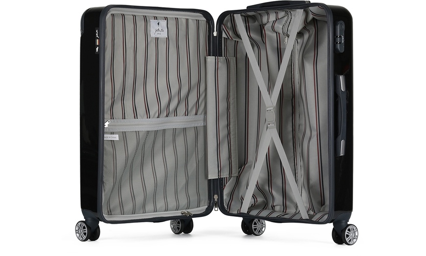 Image 20: Weekend Medium-Size Suitcase