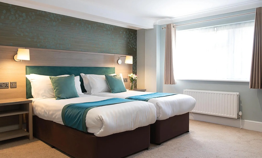 Image 8: Oxfordshire: Stay for 2 with Bicester Villiage Discount