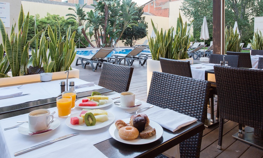 Image 8: Barcelone : chambre double avec petit-déjeuner et accès spa