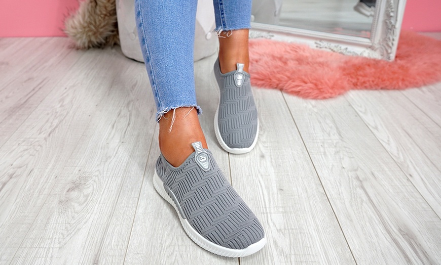 Image 10: Baskets souples en mesh pour femme