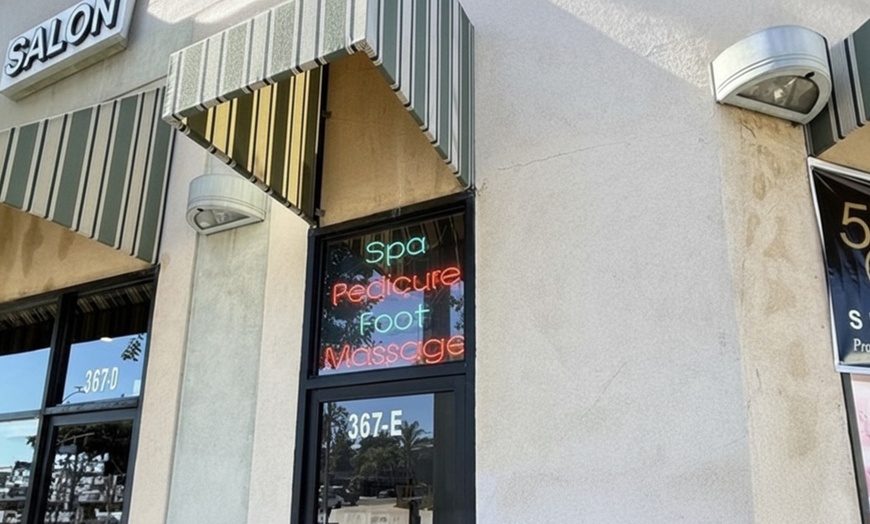 Image 8: Gel Manicure & Deluxe Pedicure Packages for Perfect Nails