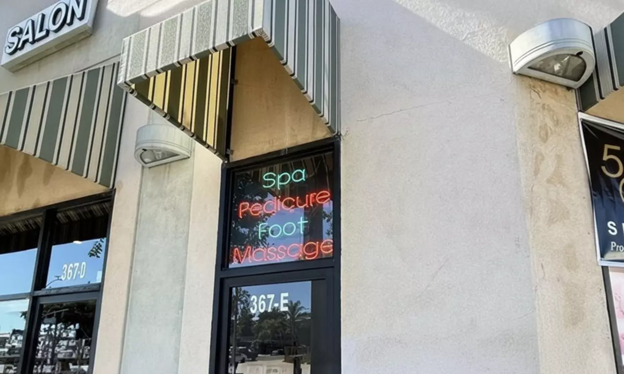 Gel Manicure & Deluxe Pedicure Packages for Perfect Nails