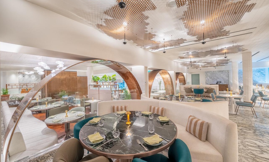 Image 3: 5* Christmas Eve Dinner/Premium Christmas Brunch: Child/Up to 4 Adults