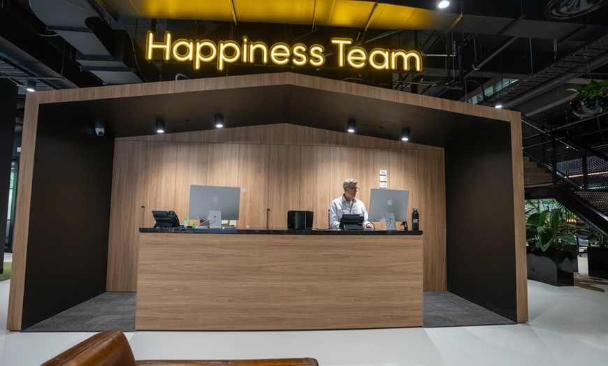 Image 4: Unlock Productivity with Business Lounge 1 Day Pass for Up to 6 People