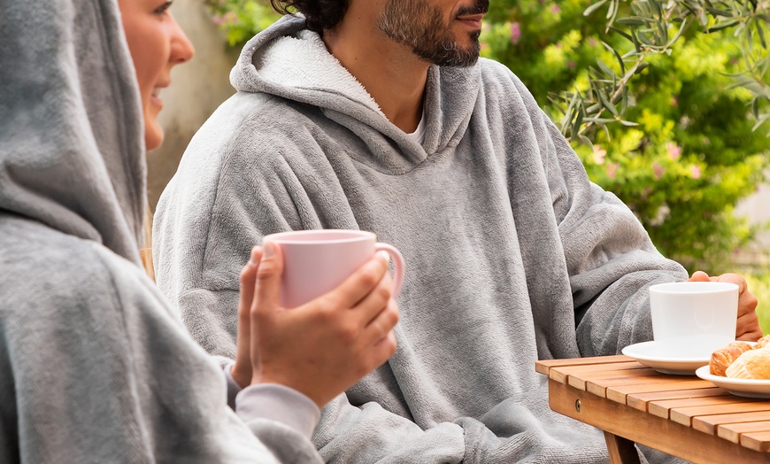 Image 3: InnovaGoods übergroße Sweatshirt-Decke Swug mit Fleece-Innenfutter