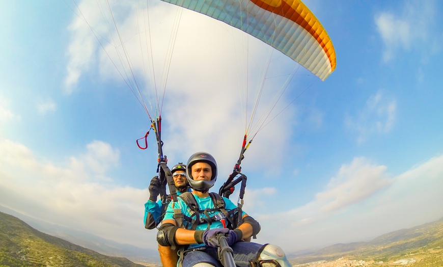 Image 2: Vuelo en parapente de 30 minutos con monitor experto para 1 persona