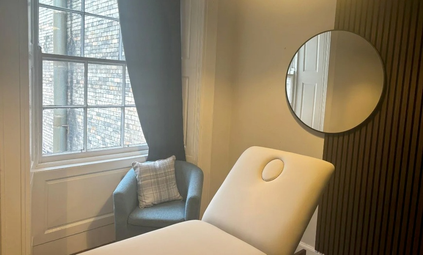 Image 3: Relax with a Tailored 60 or 90 Min Treatment Experience