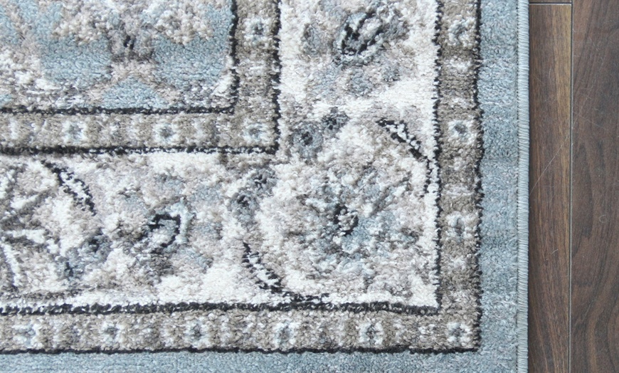 Image 16: Traditional Chelsea Rug