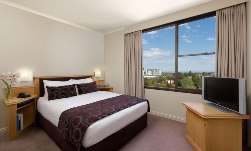 Image 2: North Sydney: 4* Deluxe Room or Suite Stay with Breakfast