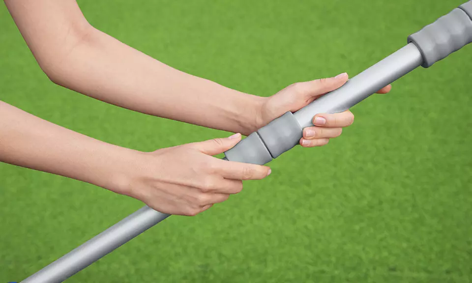 Bestway Flowclear AquaTech Battery-Operated Pool Vacuum Cleaner - Image 7