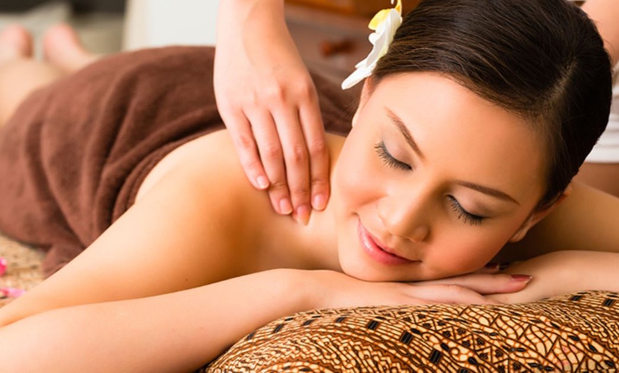 Image 2: Experience Ultimate Relaxation with One Hour Full Body Massage