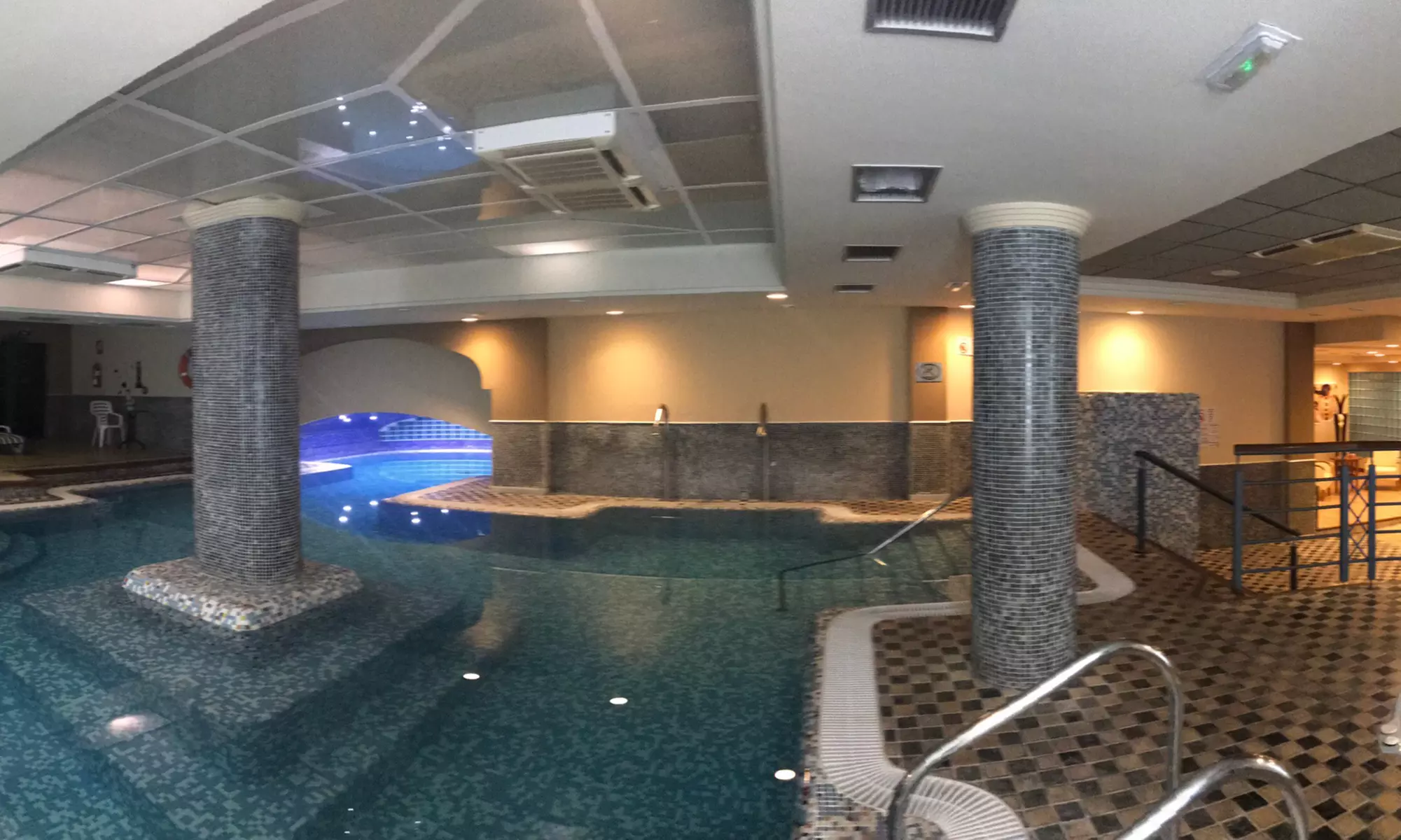 Circuito spa de 90 minutos para dos con masajes de 25, 40 o 50 minutos