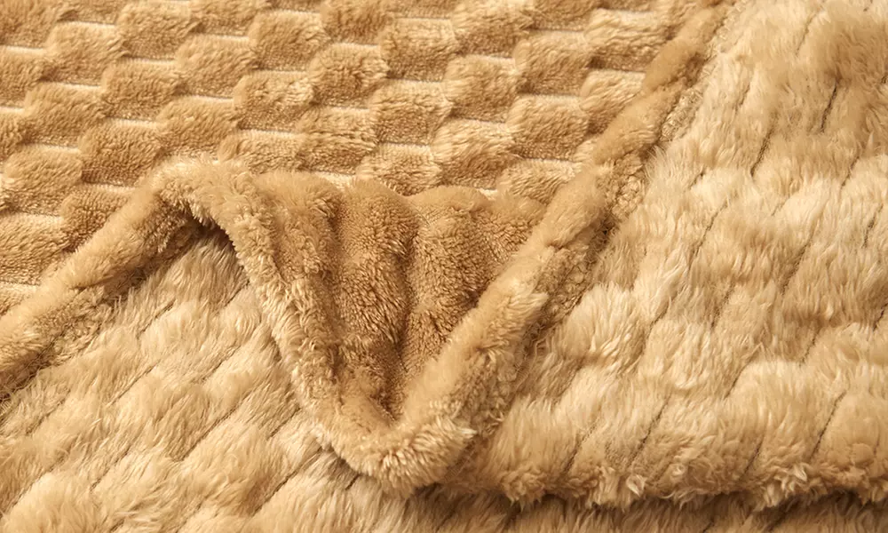 All-Season 300GSM Dot Pattern Soft Warm Fleece Blanket