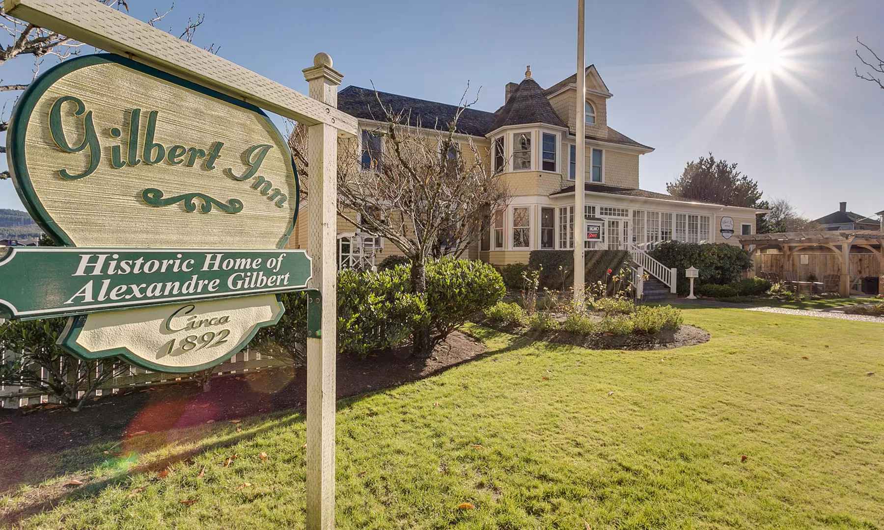 Stay with Daily Breakfast at Gilbert Inn in Seaside, OR. Dates into February 2018. - Primary Image