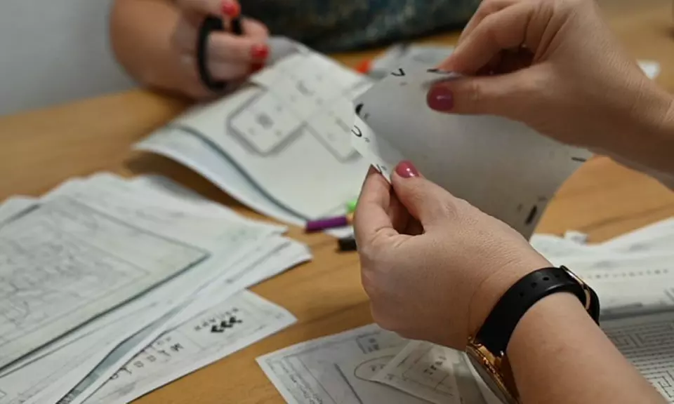 Escape Room-Game für zu Hause: Fünf interaktive und spannende Missionen von Escape Team (67% sparen) - Primary Image