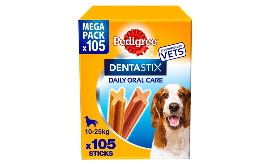 Image 3: Pedigree Dentastix Daily Dental Sticks for Small or Medium Dogs