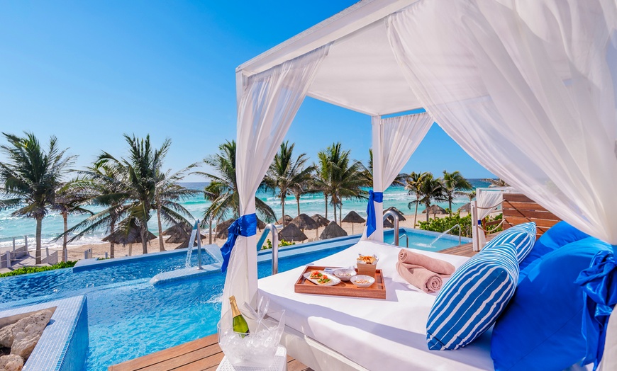 Beach clubs & Balinese beds