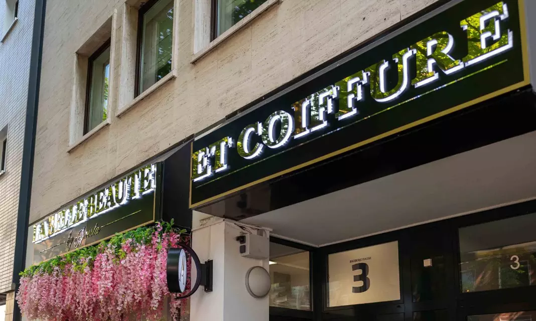 Permanent Make-up inkl. Nachbehandlung für Lippen / Brauen für 1 Pers.