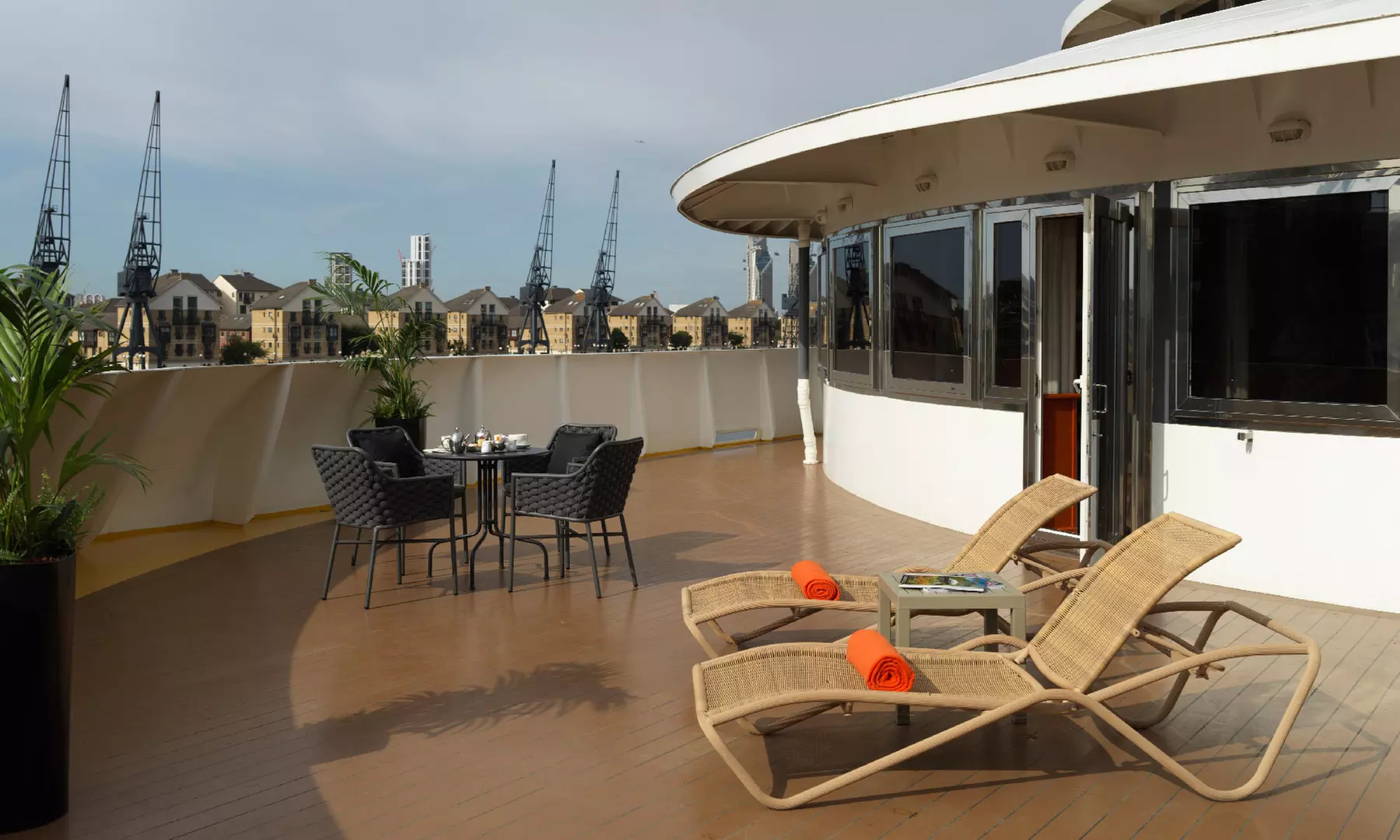 Gift an Escape to London’s 4*Sunborn Yacht Hotel with Breakfast&Dinner