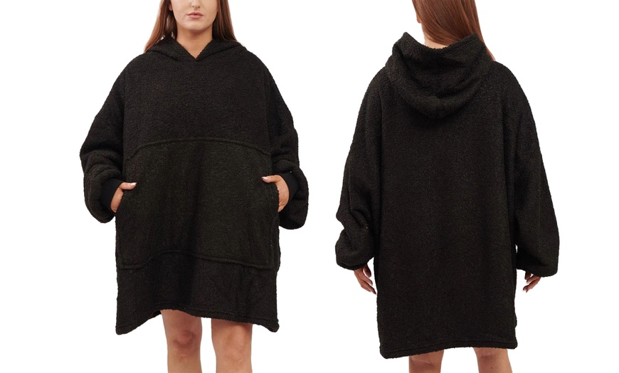 Image 2: Oversized Borg Fur Fleece Hoodie Blanket