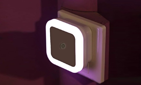 Fino a 4 luci notturne a LED con sensore che rileva il grado di luminosità della stanza