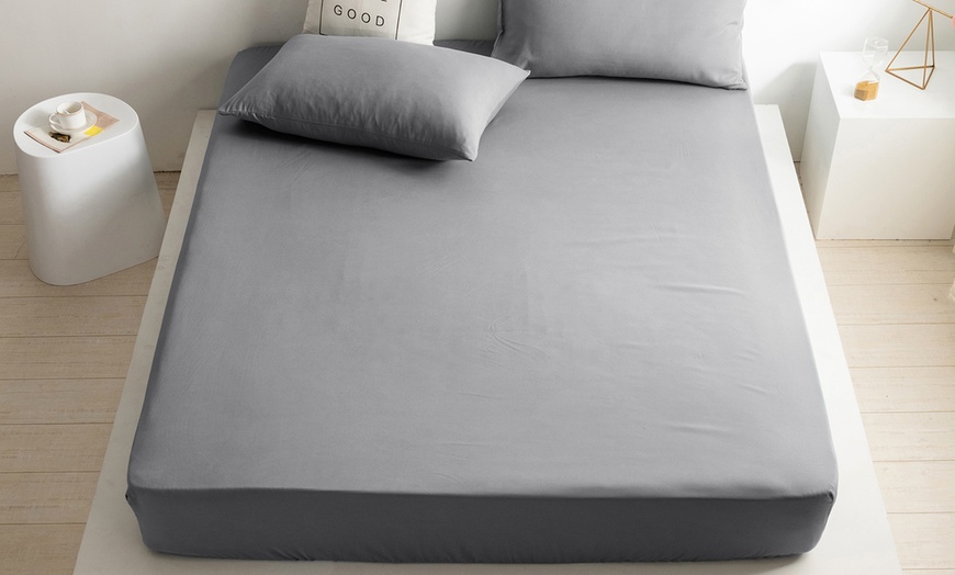 Image 22: Comfortable, Breathable 25cm Fitted Sheets