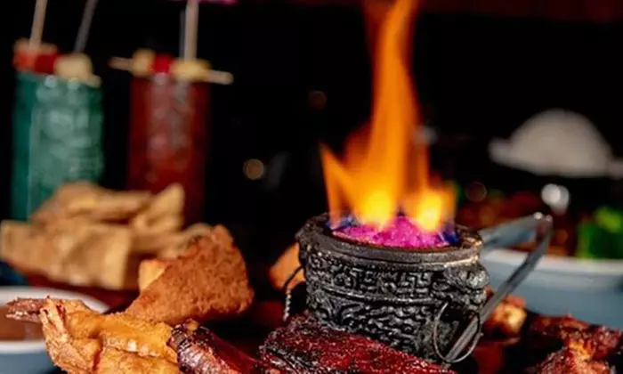 Sabores exóticos con bebida y cóctel tropical en plena Zaragoza