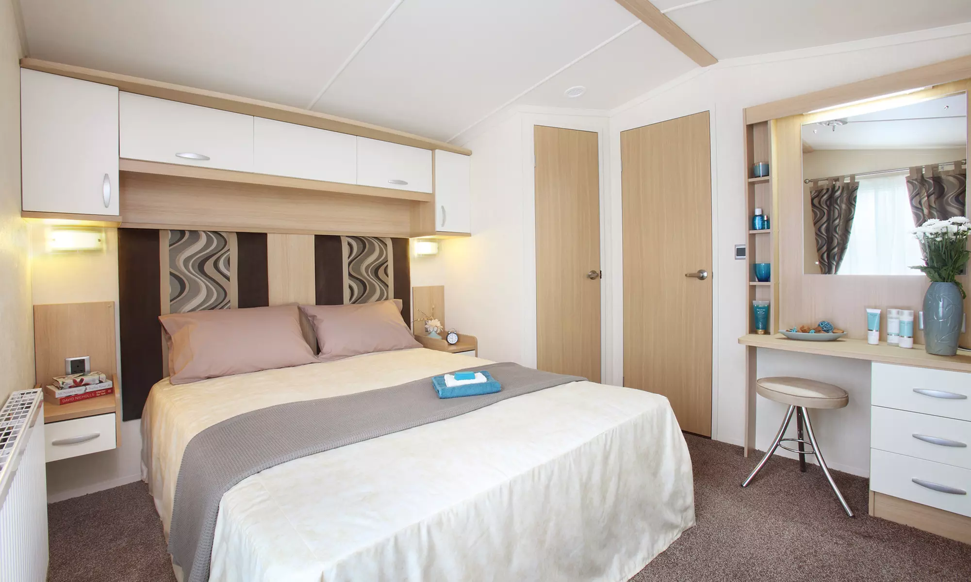 Luxury Getaway to Devon Awaits: Holiday Home for Up to Six or Eight.