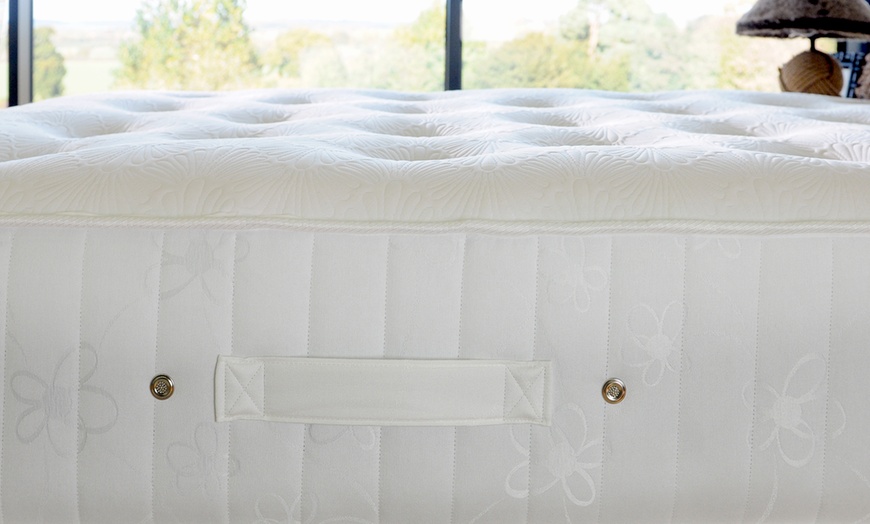 Image 5: Floral Freshness 3000 Memory Foam and Pocket Sprung Mattress