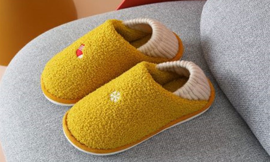 Image 10: Women's Plush Slippers